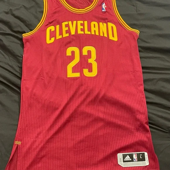 Cleveland Cavaliers LeBron James Jersey - Picture 1 of 9